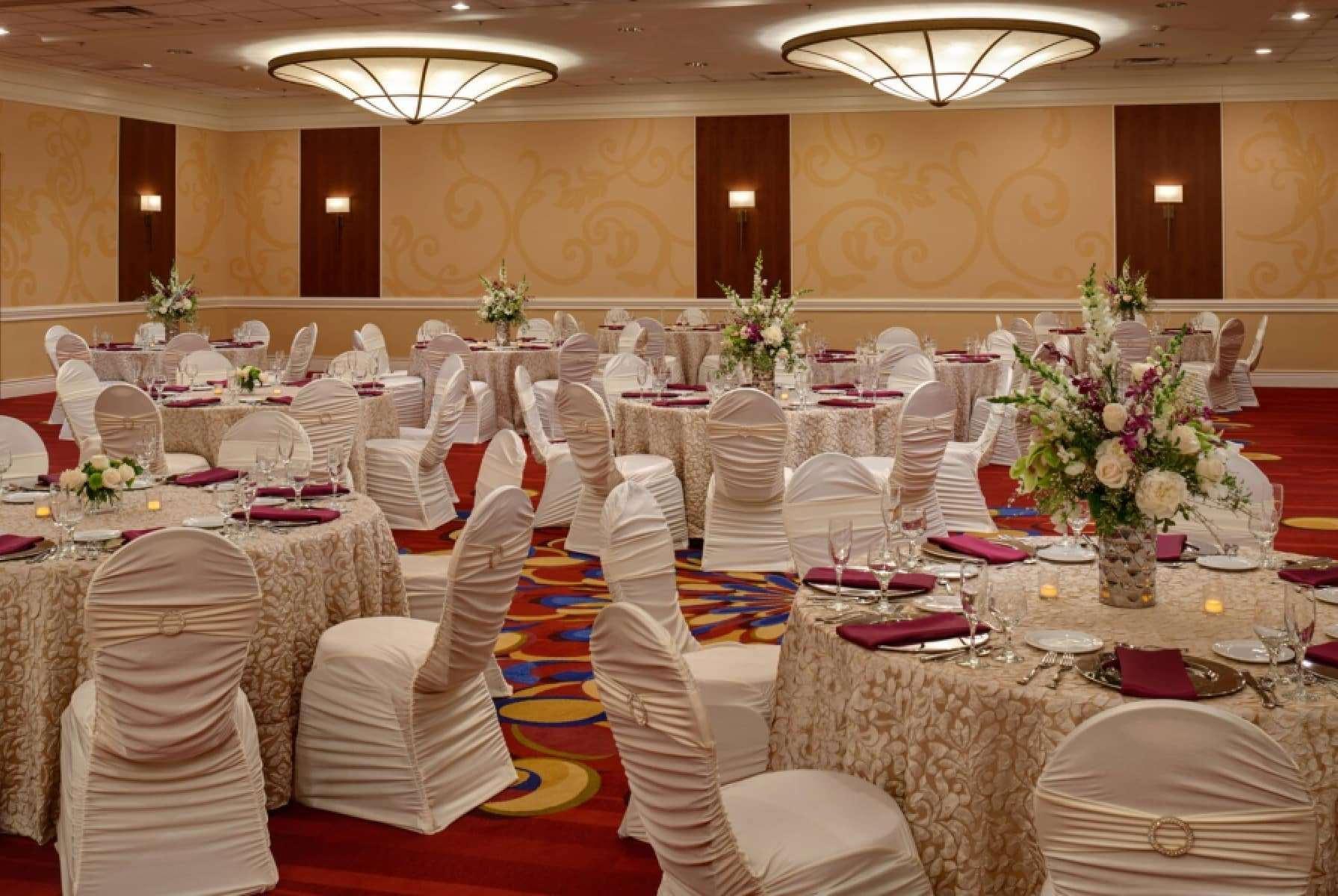 Wyndham Airport Hotel 3*